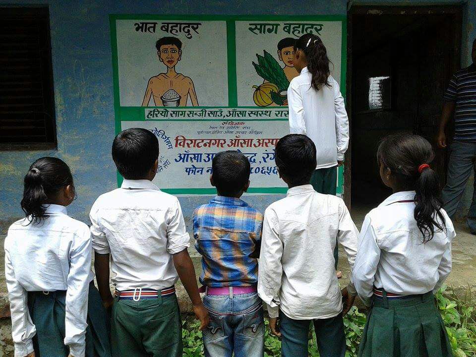 Sensitising school children on eye health through wall painting of saag-bahadur bhaat-bahadur. NEPAL. (c) ILIP SINGH/BIRATNAGAR EYE HOSPITAL