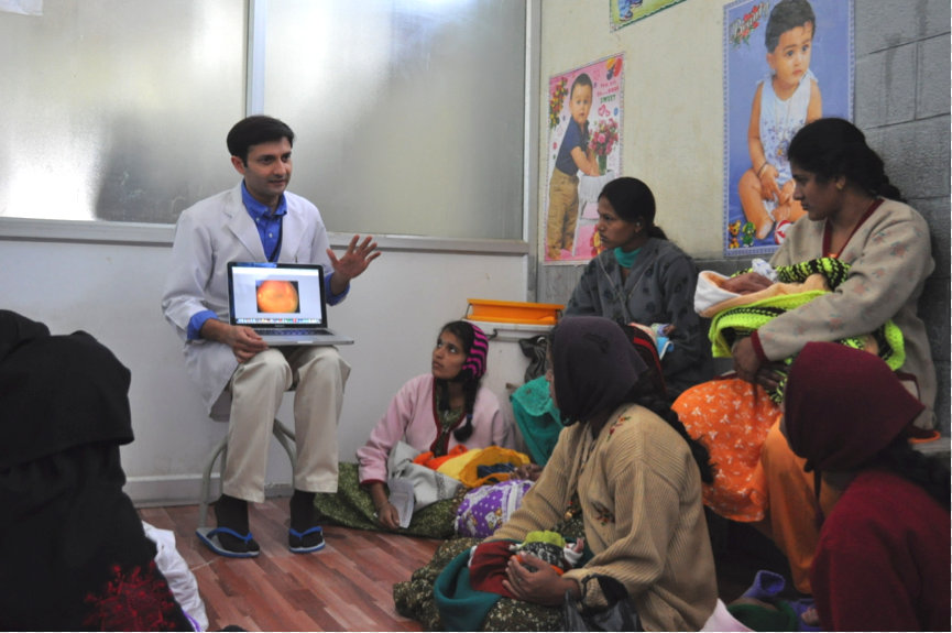 Mothers being shown images of the retinae of their infants during a counseling session. INDIA. (c)KIDROP PROGRAMME