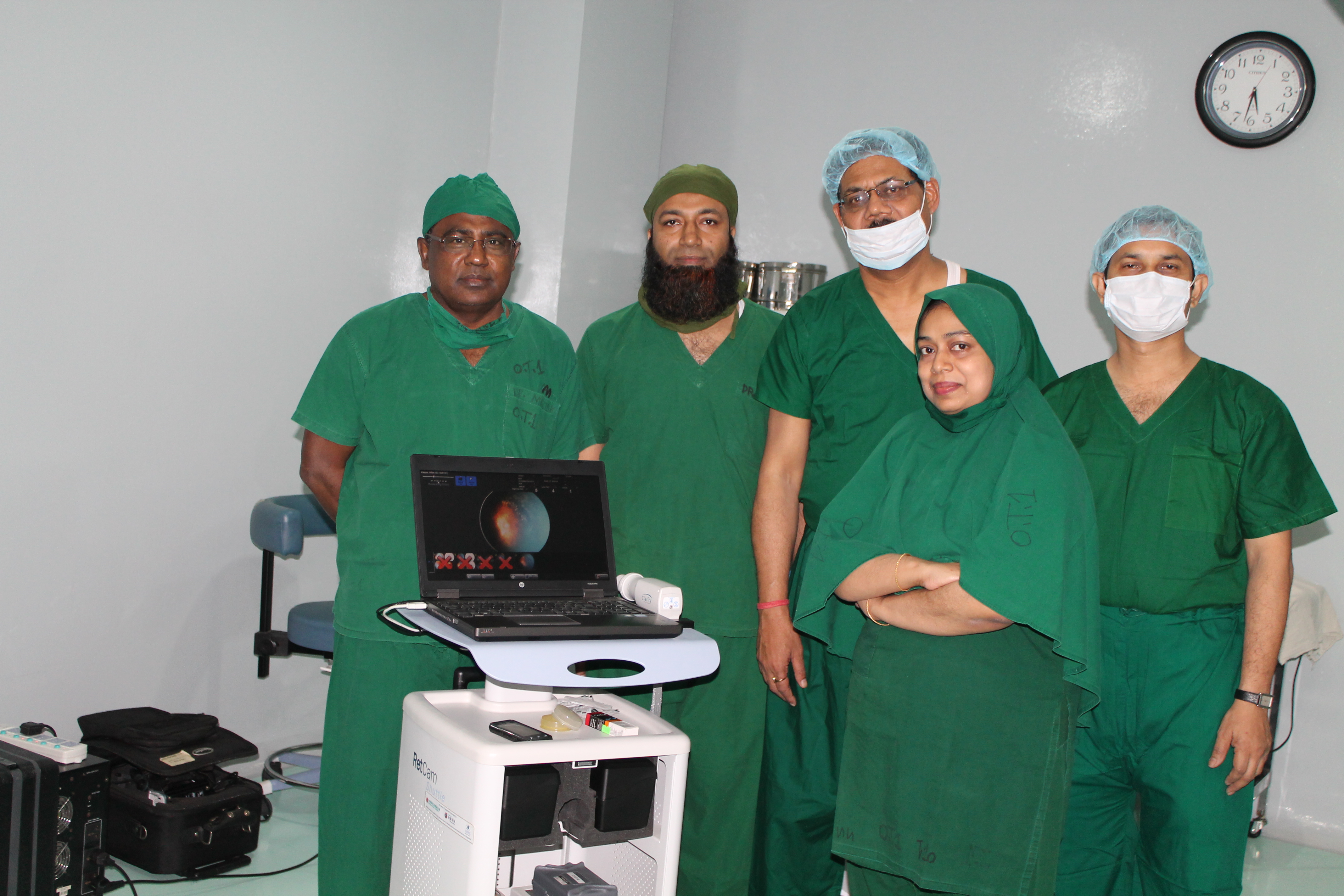 IIEIH ROP team with Retcam. BANGLADESH. (c)IIEIH