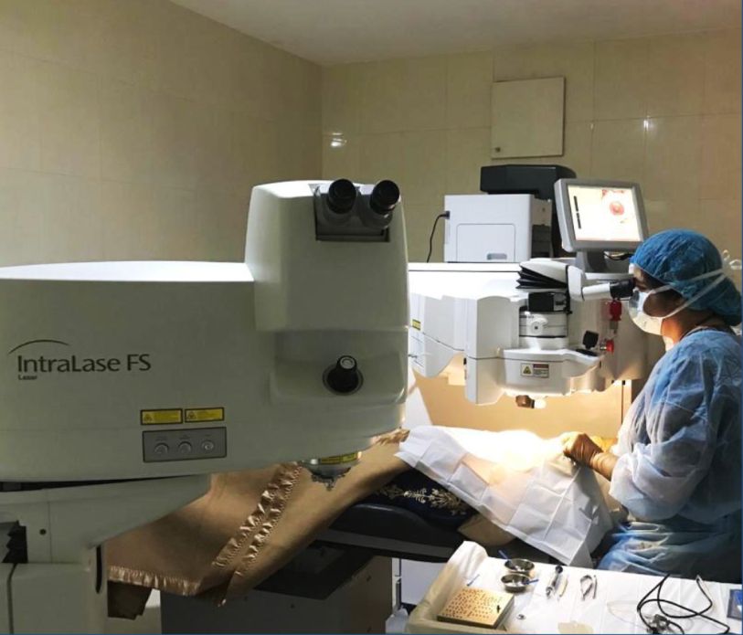 Figure 1 Surgeon performing LASIK surgery. (c)DR SHROFF’S CHARITY EYE HOSPITAL