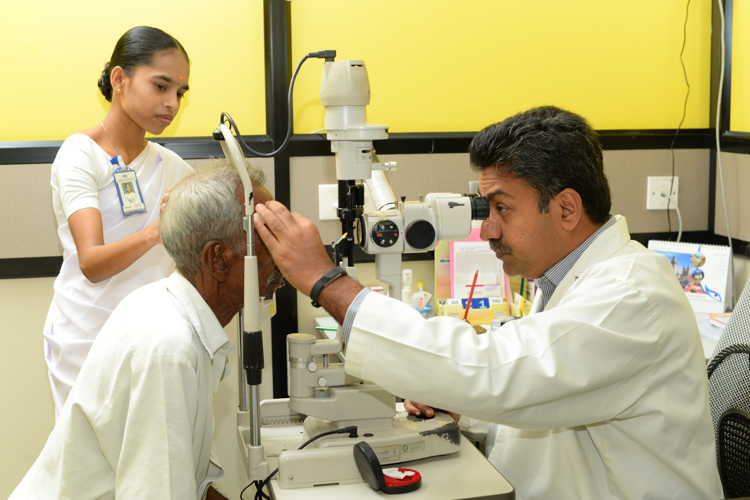 Ophthalmologist examining the eye, Puducherry, India. Photo Credit: ARAVIND EYE CARE SYSTEM