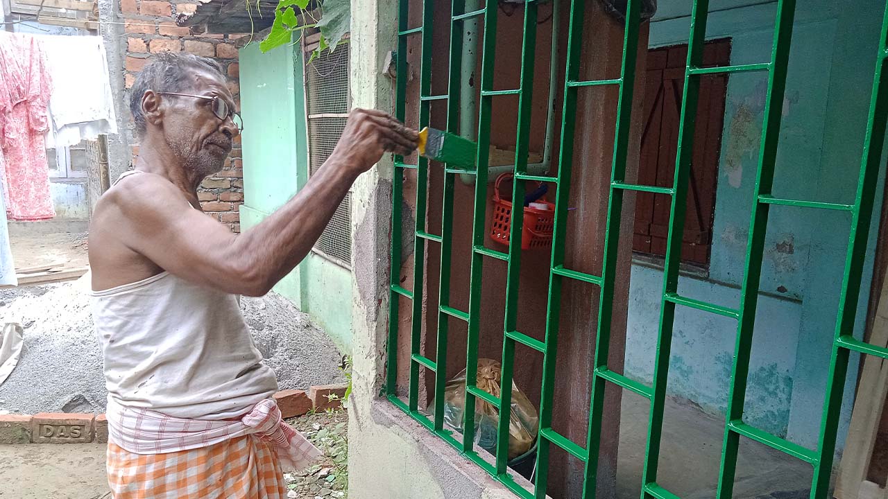 Near-vision spectacles improve lives and livelihoods. INDIA (Photo: © Mission for Vision CC BY-NC-SA 4.0)