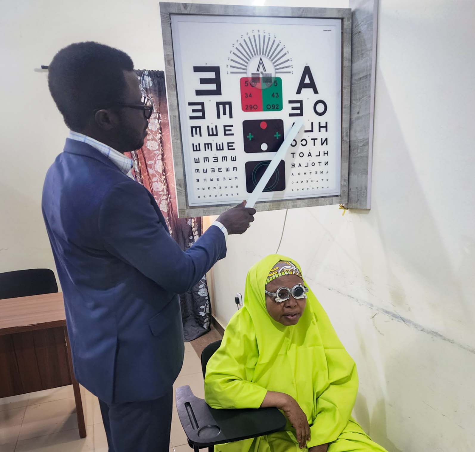 Postoperative distance and near visual acuity testing, followed by refraction and spectacle dispensing, if needed, are vital to ensure good visual outcomes for patients after cataract surgery. NIGERIA (Photo: © SHAHIR UMAR BELLO CC BY-NC-SA 4.0)