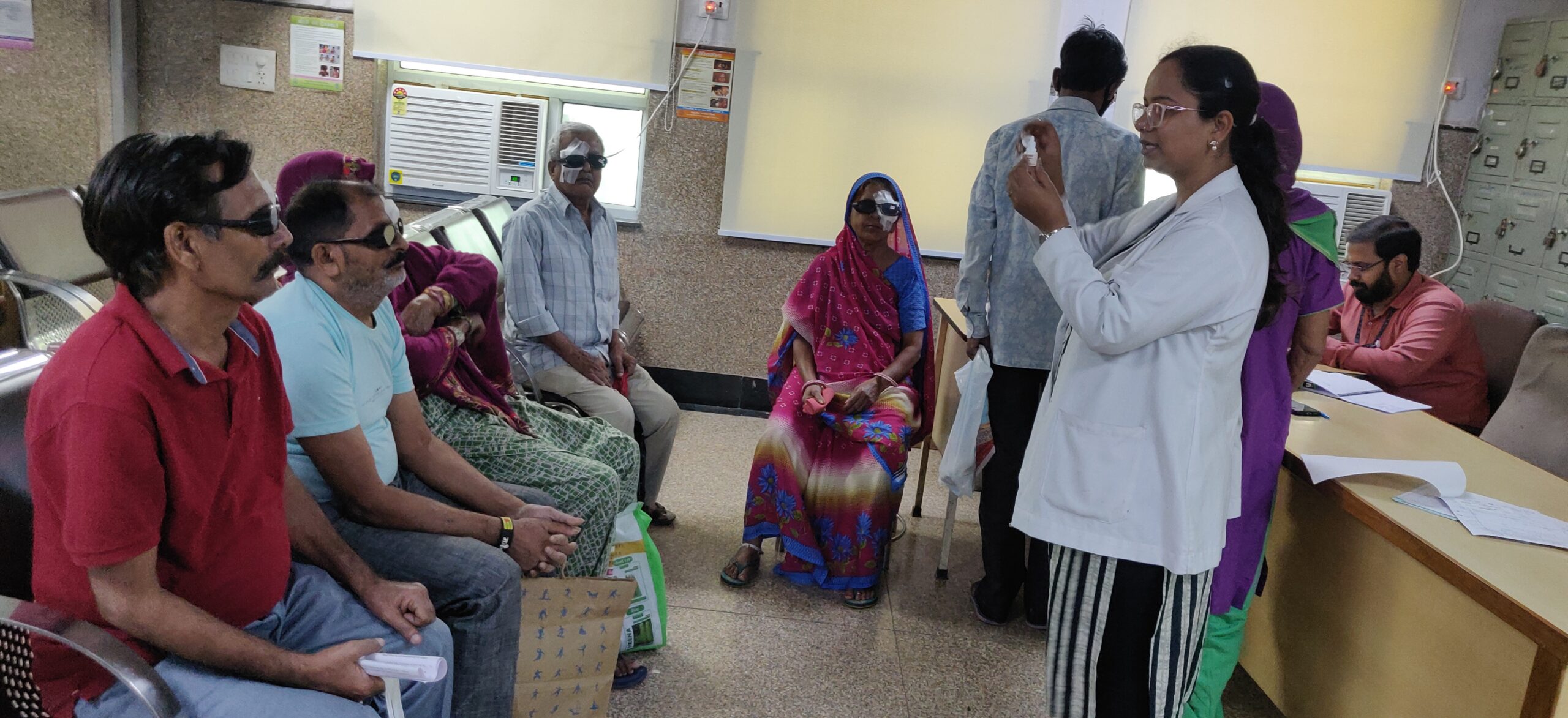 Postoperative group counselling of patients done prior to eye dressing removal. INDIA (Photo:© Nupoor Gupta AIIMS Delhi CC BY-NC-SA 4.0)